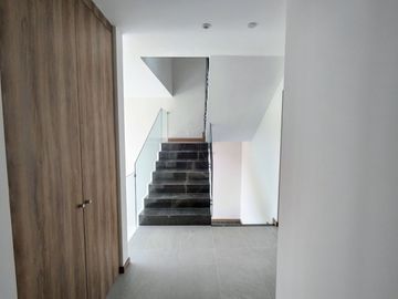 Casas nuevas en venta con 4 recamaras, jardín y doble altura en camino real a Cholula, Puebla