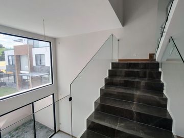 Casas nuevas en venta con 4 recamaras, jardín y doble altura en camino real a Cholula, Puebla