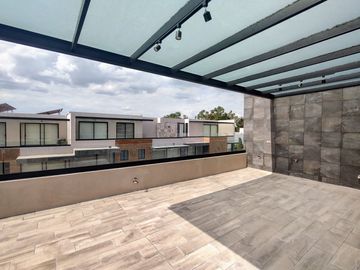 Casas nuevas en venta con 4 recamaras, jardín y doble altura en camino real a Cholula, Puebla