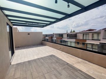 Casas nuevas en venta con 4 recamaras, jardín y doble altura en camino real a Cholula, Puebla