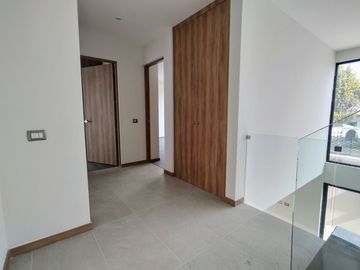 Casas nuevas en venta con 4 recamaras, jardín y doble altura en camino real a Cholula, Puebla