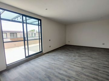Casas nuevas en venta con 4 recamaras, jardín y doble altura en camino real a Cholula, Puebla
