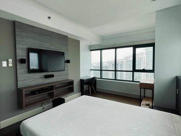 2 BEDROOM CONDO UNIT WITH 2 TANDEM PARKING FOR SALE IN ROCKWELL MAKATI