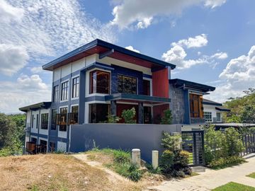 Stoic 5 Bedroom House For Sale in Westgrove Heights