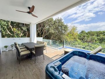 Stoic 5 Bedroom House For Sale in Westgrove Heights