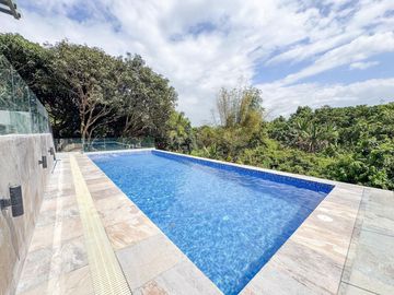 Stoic 5 Bedroom House For Sale in Westgrove Heights