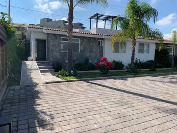 VENDO CONDOMINIO HORIZONTAL CON 6 DEPARTAMENTOS Y UN LOFT TODOS EN UNA PLANTA CON ALBERCA COMUNITARIA EN FRACC VILLAS DE LOS FRAILES EN SAN MIGUEL DE
