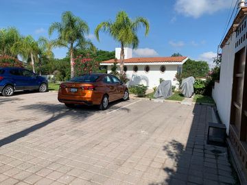 VENDO CONDOMINIO HORIZONTAL CON 6 DEPARTAMENTOS Y UN LOFT TODOS EN UNA PLANTA CON ALBERCA COMUNITARIA EN FRACC VILLAS DE LOS FRAILES EN SAN MIGUEL DE