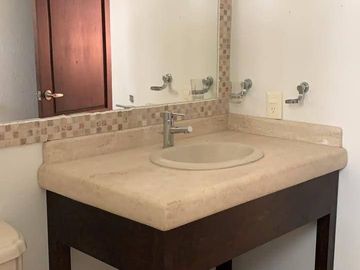 VENDO CONDOMINIO HORIZONTAL CON 6 DEPARTAMENTOS Y UN LOFT TODOS EN UNA PLANTA CON ALBERCA COMUNITARIA EN FRACC VILLAS DE LOS FRAILES EN SAN MIGUEL DE