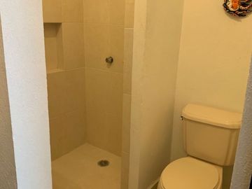 VENDO CONDOMINIO HORIZONTAL CON 6 DEPARTAMENTOS Y UN LOFT TODOS EN UNA PLANTA CON ALBERCA COMUNITARIA EN FRACC VILLAS DE LOS FRAILES EN SAN MIGUEL DE