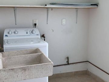 VENDO CONDOMINIO HORIZONTAL CON 6 DEPARTAMENTOS Y UN LOFT TODOS EN UNA PLANTA CON ALBERCA COMUNITARIA EN FRACC VILLAS DE LOS FRAILES EN SAN MIGUEL DE