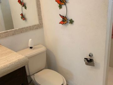 VENDO CONDOMINIO HORIZONTAL CON 6 DEPARTAMENTOS Y UN LOFT TODOS EN UNA PLANTA CON ALBERCA COMUNITARIA EN FRACC VILLAS DE LOS FRAILES EN SAN MIGUEL DE