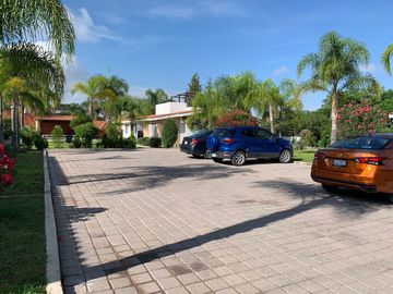 VENDO CONDOMINIO HORIZONTAL CON 6 DEPARTAMENTOS Y UN LOFT TODOS EN UNA PLANTA CON ALBERCA COMUNITARIA EN FRACC VILLAS DE LOS FRAILES EN SAN MIGUEL DE