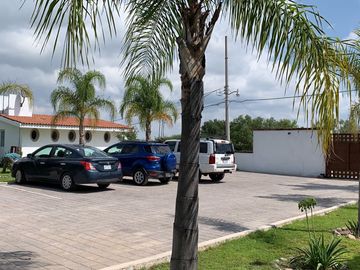 VENDO CONDOMINIO HORIZONTAL CON 6 DEPARTAMENTOS Y UN LOFT TODOS EN UNA PLANTA CON ALBERCA COMUNITARIA EN FRACC VILLAS DE LOS FRAILES EN SAN MIGUEL DE