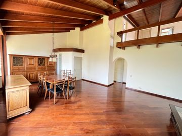 VENDO HERMOSO DPTO ESTILO CASA VISTA A PARQUE - CHACARILLA SURCO