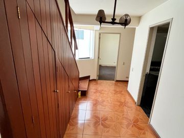 VENDO HERMOSO DPTO ESTILO CASA VISTA A PARQUE - CHACARILLA SURCO