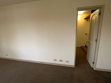 VENDO HERMOSO DPTO ESTILO CASA VISTA A PARQUE - CHACARILLA SURCO