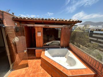 VENDO HERMOSO DPTO ESTILO CASA VISTA A PARQUE - CHACARILLA SURCO
