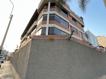 VENDO HERMOSO DPTO ESTILO CASA VISTA A PARQUE - CHACARILLA SURCO