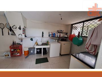 Venta de Oportunidad, Terreno de 1500m2 con Casa Grande Urb, Privada Cumbaya