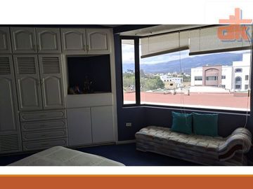 Venta de Oportunidad, Terreno de 1500m2 con Casa Grande Urb, Privada Cumbaya