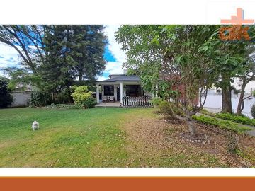 Venta de Oportunidad, Terreno de 1500m2 con Casa Grande Urb, Privada Cumbaya