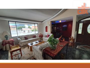 Venta de Oportunidad, Terreno de 1500m2 con Casa Grande Urb, Privada Cumbaya