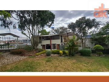 Venta de Oportunidad, Terreno de 1500m2 con Casa Grande Urb, Privada Cumbaya