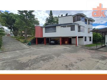 Venta de Oportunidad, Terreno de 1500m2 con Casa Grande Urb, Privada Cumbaya