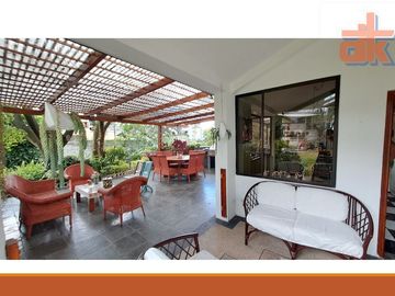 Venta de Oportunidad, Terreno de 1500m2 con Casa Grande Urb, Privada Cumbaya