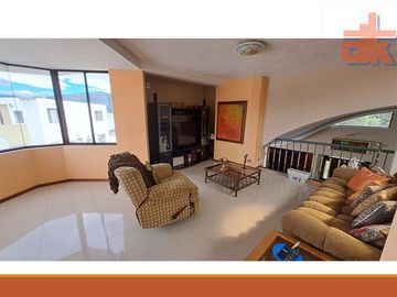 Venta de Oportunidad, Terreno de 1500m2 con Casa Grande Urb, Privada Cumbaya