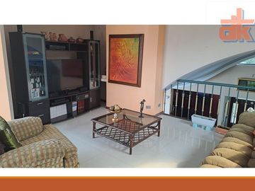 Venta de Oportunidad, Terreno de 1500m2 con Casa Grande Urb, Privada Cumbaya