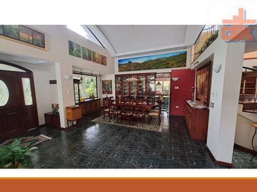 Venta de Oportunidad, Terreno de 1500m2 con Casa Grande Urb, Privada Cumbaya