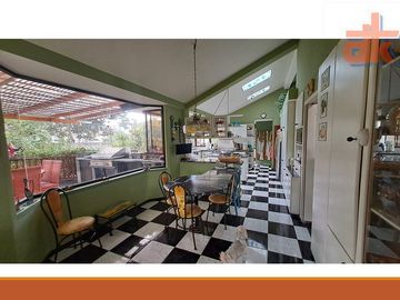 Venta de Oportunidad, Terreno de 1500m2 con Casa Grande Urb, Privada Cumbaya