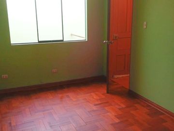 CASA EN VENTA EN HUAMPANÍ AL LADO DE URB GIRASOLES, CON VISTA AL CLUB EL CUADRO