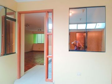 CASA EN VENTA EN HUAMPANÍ AL LADO DE URB GIRASOLES, CON VISTA AL CLUB EL CUADRO