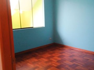 CASA EN VENTA EN HUAMPANÍ AL LADO DE URB GIRASOLES, CON VISTA AL CLUB EL CUADRO