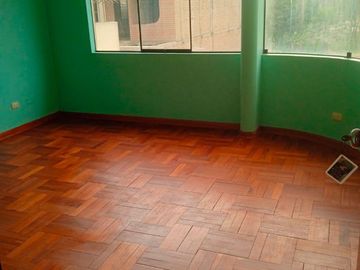 CASA EN VENTA EN HUAMPANÍ AL LADO DE URB GIRASOLES, CON VISTA AL CLUB EL CUADRO