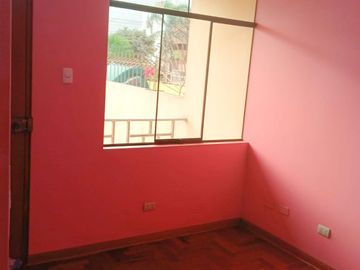 CASA EN VENTA EN HUAMPANÍ AL LADO DE URB GIRASOLES, CON VISTA AL CLUB EL CUADRO