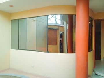 CASA EN VENTA EN HUAMPANÍ AL LADO DE URB GIRASOLES, CON VISTA AL CLUB EL CUADRO