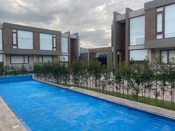MODERNAS CASAS A ESTRENAR CONJUNTO CUMBAYA (Colegio Menor, Vía Santa Inés)