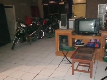 Di jual rumah strategis mainroad kopo - cibolerang cocok untuk usaha