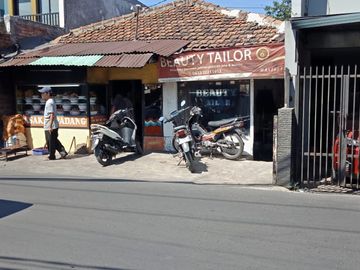 Di jual rumah strategis mainroad kopo - cibolerang cocok untuk usaha