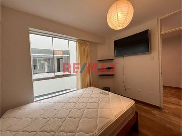 Venta De Amplio Departamento En Urb. El Golf
