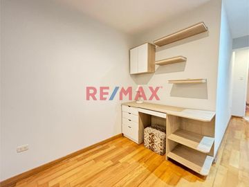 Venta De Amplio Departamento En Urb. El Golf