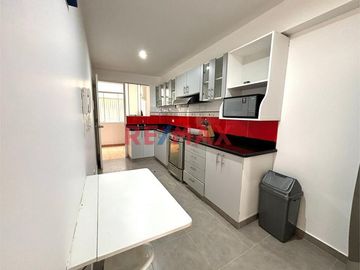 Venta De Amplio Departamento En Urb. El Golf