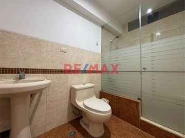 Venta De Amplio Departamento En Urb. El Golf