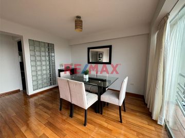Venta De Amplio Departamento En Urb. El Golf