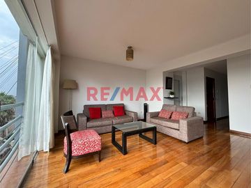 Venta De Amplio Departamento En Urb. El Golf