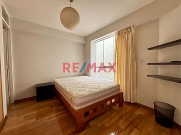 Venta De Amplio Departamento En Urb. El Golf